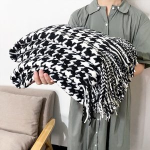 Modern-Simple-Throw-Blanket-Black-and-White-Houndstooth-Decor-Sofa-Blanket-Homestay-Hotel-Bed-Towel-Bed