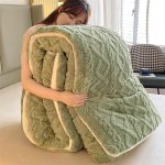New-Super-Thick-Winter-Warm-Blanket-for-Bed-Artificial-Lamb-Cashmere-Weighted-Blankets-Soft-Comfortable-Warmth-3