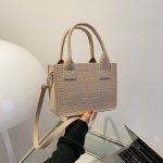 Women-Small-Square-Bag-2023-New-Simple-and-Versatile-Casual-Handbag-Fashion-Popular-Felt-Oneshoulder-Messenger