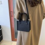 Women-Small-Square-Bag-2023-New-Simple-and-Versatile-Casual-Handbag-Fashion-Popular-Felt-Oneshoulder-Messenger-2